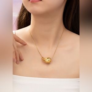 Gold sideway tear drop pendant dainty chic necklace